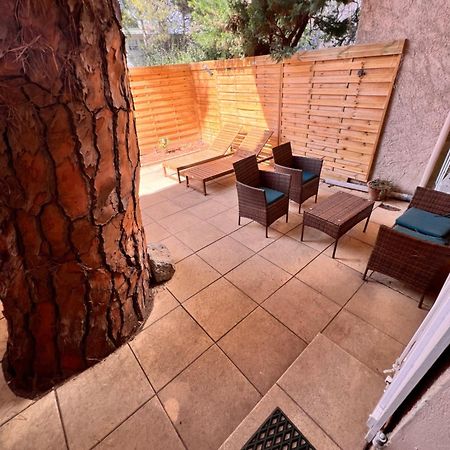 Sympathique Studio En Rez De Jardin Dans Residence Hyeres Luaran gambar